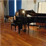 Laureata in conservatorio impartisce lezioni di musica e pianoforte con didattica personalizzata per tutte le età